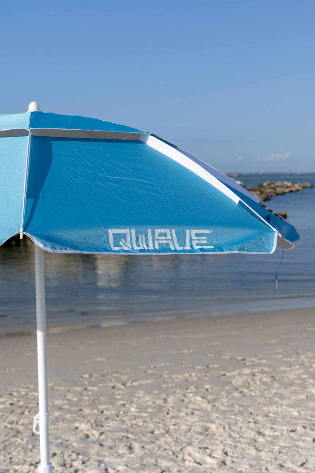 7' Tilt Beach Umbrella with Wind Vent – QWAVE 360 Sustainability
